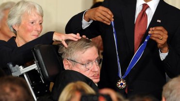 Ve věku 76 let zemřel vědec Stephen Hawking 1 Ve věku 76 let zemřel vědec Stephen Hawking 1