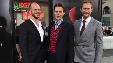 Zleva bratři Gustaf Skarsgård, Bill Skarsgård a Alexander Skarsgård Zleva bratři Gustaf Skarsgård, Bill Skarsgård a Alexander Skarsgård