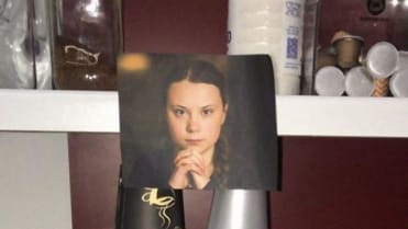 Greta T. straší v kancelářích 11 Greta T. straší v kancelářích 11