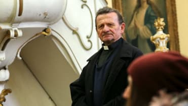 Dokonce i farář si všimne, že se Týna na svatbu netěší Dokonce i farář si všimne, že se Týna na svatbu netěší