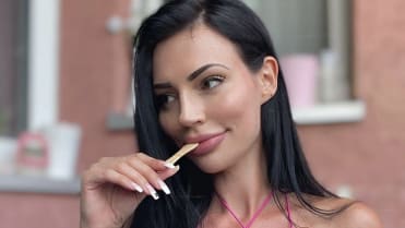 Yvonne Bar Yvonne Bar