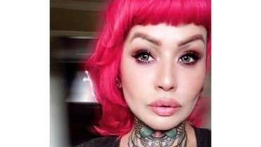 Profesionální polykačka mečů 3 Profesionální polykačka mečů 3