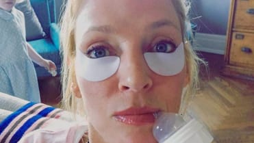 Uma Thurman si dává raději jen obklady proti kruhům pod očima. Uma Thurman si dává raději jen obklady proti kruhům pod očima.