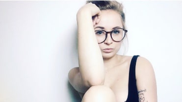 Takhle Shopaholic Nicol většinou neznáme. Takhle Shopaholic Nicol většinou neznáme.
