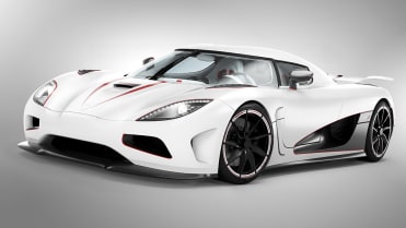 2. Koenigsegg Agera R- Ager R je ještě ostřejší verze švédského superauta, které si zaslouží obdiv. Automobil pohání 5,0 litrový twin-turbo motor V8. Pod kapotou dřímá 1115 koní, které mají zrychlení z 0 až na 300 km / h za 14,53 s. 2. Koenigsegg Agera R- Ager R je ještě ostřejší verze švédského superauta, které si zaslouží obdiv. Automobil pohání 5,0 litrový twin-turbo motor V8. Pod kapotou dřímá 1115 koní, které mají zrychlení z 0 až na 300 km / h za 14,53 s.