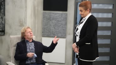 John má skvělý plán, jak Jankovi zlepšit náladu. Hana s jeho plánem moc nesouhlasí John má skvělý plán, jak Jankovi zlepšit náladu. Hana s jeho plánem moc nesouhlasí
