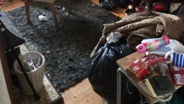 Dům byl plný harampádí i nečistot Dům byl plný harampádí i nečistot