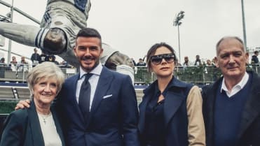 David Beckham a socha prank 7 David Beckham a socha prank 7