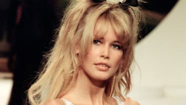 Claudia Schiffer na nejžhavějších fotkách Claudia Schiffer na nejžhavějších fotkách