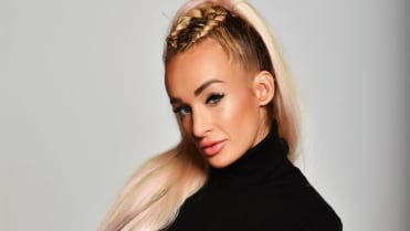 Ještě oblečená Daisy Lee. Ještě oblečená Daisy Lee.