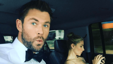 Chris má taky neuvěřitelně sexy ženu. Elsu Pataky můžete znát třeba z Rychle a zběsile jako Elenu. Chris má taky neuvěřitelně sexy ženu. Elsu Pataky můžete znát třeba z Rychle a zběsile jako Elenu.