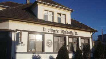 Původní jméno restaurace Kongo. Hvězdu tehdy nedostali, jelikož jídlo tu za moc nestálo. Dnes má podnik nového majitele Původní jméno restaurace Kongo. Hvězdu tehdy nedostali, jelikož jídlo tu za moc nestálo. Dnes má podnik nového majitele