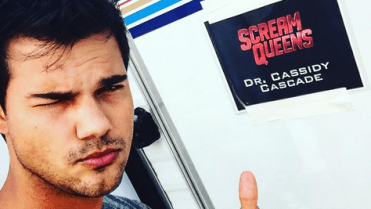 Taylor Lautner na setu Scream Queens Taylor Lautner na setu Scream Queens