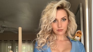Paige Spiranac to sekne na trávníku i mimo něj Paige Spiranac to sekne na trávníku i mimo něj