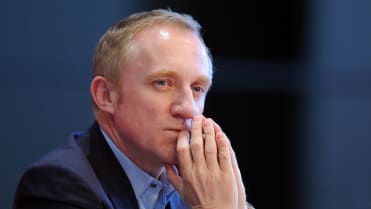 Přispěl také miliardář François-Henri Pinault. Přispěl také miliardář François-Henri Pinault.