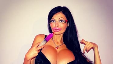 Victoria Wild (37) Victoria Wild (37)