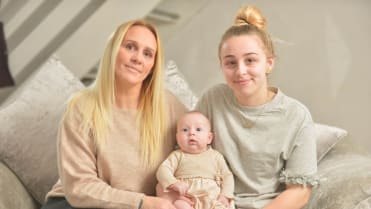 Dívka v umělém spánku porodila 1 Dívka v umělém spánku porodila 1