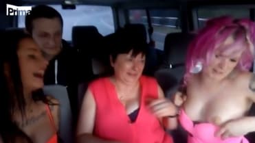 Žaneta ukázala v Prostřeno! svá prsa. Žaneta ukázala v Prostřeno! svá prsa.