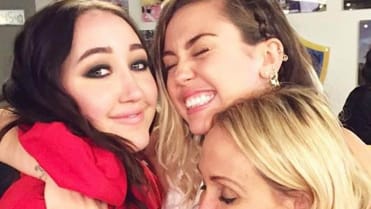 Noah Cyrus (21) Noah Cyrus (21)