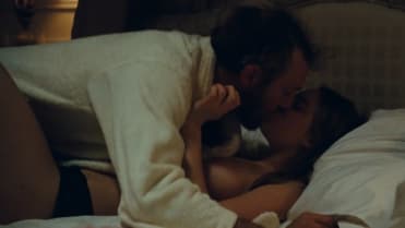 Camille Rowe ve filmu Náš den přijde Camille Rowe ve filmu Náš den přijde