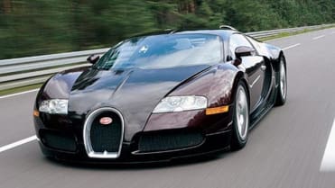 5. Bugatti Veyron 16.4- Tento automobil s 16-válcovým motorem o objemu 8 litrů a výkonu 1001 koní dosáhl na testovací dráze neuvěřitelnou rychlost 407,4 km / h. Zrychlení z 0 na 100km / h zvládá jen za 2,5 s. 5. Bugatti Veyron 16.4- Tento automobil s 16-válcovým motorem o objemu 8 litrů a výkonu 1001 koní dosáhl na testovací dráze neuvěřitelnou rychlost 407,4 km / h. Zrychlení z 0 na 100km / h zvládá jen za 2,5 s.