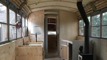 Rekonstrukce autobusu byla náročná, rodině ale i tak ušetřila spoustu peněz Rekonstrukce autobusu byla náročná, rodině ale i tak ušetřila spoustu peněz