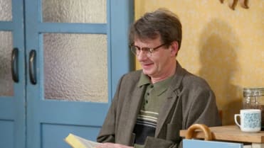 Profesor přišel k penězům, o které je ostatní chtějí bryskně připravit Profesor přišel k penězům, o které je ostatní chtějí bryskně připravit