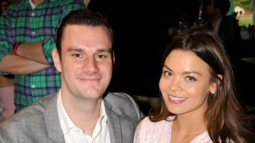 Herečka chodí s Cooper Hefnerem. Herečka chodí s Cooper Hefnerem.