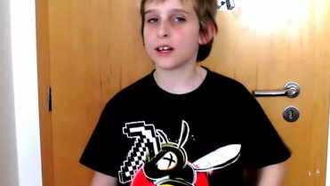 Proslul hlavně svými šílenými herními songy. Proslul hlavně svými šílenými herními songy.