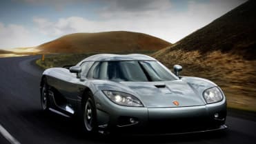 6. Koenigsegg CCX- supersportovní vůz, který by na dostatečně dlouhé trati dokázal dosáhnout rychlosti přes 400 km / h, což je velmi blízko k Buggy Veyronu. Hlavním důvodem této rychlosti je zejména osmiválcový motor o objemu 4,7 l a výkonem 1079 koní. 6. Koenigsegg CCX- supersportovní vůz, který by na dostatečně dlouhé trati dokázal dosáhnout rychlosti přes 400 km / h, což je velmi blízko k Buggy Veyronu. Hlavním důvodem této rychlosti je zejména osmiválcový motor o objemu 4,7 l a výkonem 1079 koní.