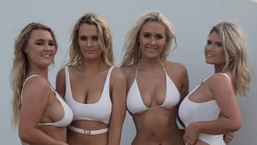 Ellie-Jean Coffey a Holly-Daze Coffey Ellie-Jean Coffey a Holly-Daze Coffey