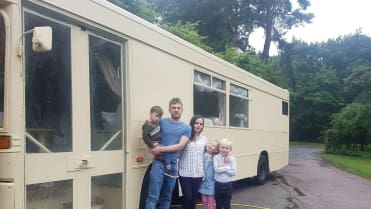 Autobus dostal i novou "fasádu" Autobus dostal i novou "fasádu"