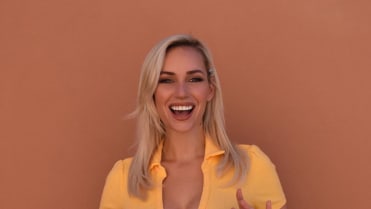 Paige Spiranac to sekne na trávníku i mimo něj Paige Spiranac to sekne na trávníku i mimo něj