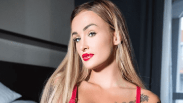 Pornoherečka Daisy Lee. Pornoherečka Daisy Lee.