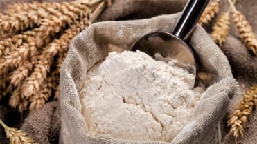 Není mouka jako mouka: průměrně každý člověk v Česku ročně zkonzumuje zhruba 100 kg mouky pšeničné Není mouka jako mouka: průměrně každý člověk v Česku ročně zkonzumuje zhruba 100 kg mouky pšeničné