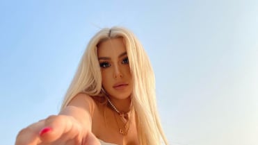 Tana Mongreau (22) Tana Mongreau (22)