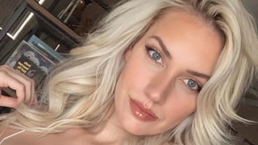 Paige Spiranac to sekne na trávníku i mimo něj Paige Spiranac to sekne na trávníku i mimo něj