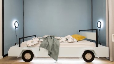 Postel připomíná auto Postel připomíná auto