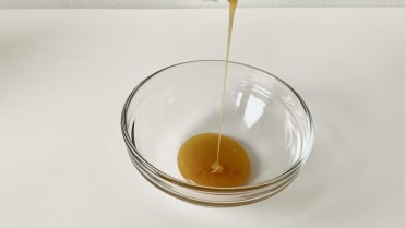 Základem pro umělou krev je hustý sirup, ideálně kukuřičný Základem pro umělou krev je hustý sirup, ideálně kukuřičný