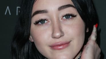 Noah Cyrus (21) Noah Cyrus (21)
