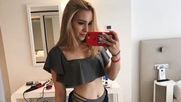 Sexy youtuberka Moma Sexy youtuberka Moma