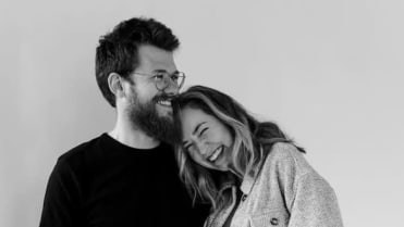 Youtuberka Nicole Ehrenbergerová se snoubencem Pierem Šesták. Youtuberka Nicole Ehrenbergerová se snoubencem Pierem Šesták.