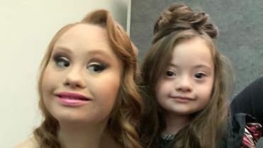 4letá dívka s Downovým syndromem pózuje jako modelka 5 4letá dívka s Downovým syndromem pózuje jako modelka 5