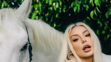 Tana Mongreau (22) Tana Mongreau (22)