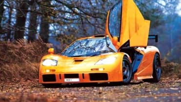 9. Mclaren F1- O pohon se stará atmosférický 6,1 litrový dvanáctiválec BMW s výkonem 461 kW (627 k). 9. Mclaren F1- O pohon se stará atmosférický 6,1 litrový dvanáctiválec BMW s výkonem 461 kW (627 k).