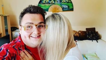 Stejně jako FattyPillow pochází z Třebíče. Stejně jako FattyPillow pochází z Třebíče.