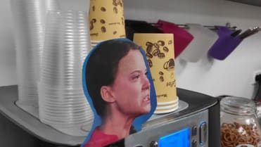 Greta T. straší v kancelářích 6 Greta T. straší v kancelářích 6