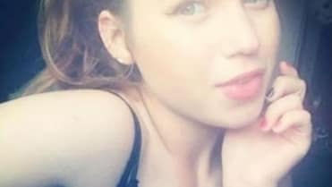 Co to má dívka za zády? Co to má dívka za zády?