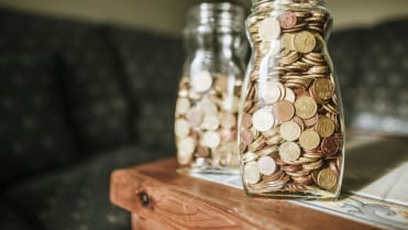 Z koruny se skládá každá větší částka. Pořiďte si průhlednou kasičku, ať máte přehled. Z koruny se skládá každá větší částka. Pořiďte si průhlednou kasičku, ať máte přehled.
