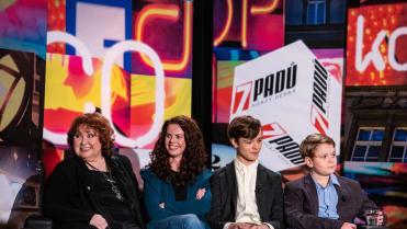 Vnuci Josefa Abrháma a Libuše Šafránkové v talkshow 7 pádů Honzy Dědka. Vnuci Josefa Abrháma a Libuše Šafránkové v talkshow 7 pádů Honzy Dědka.